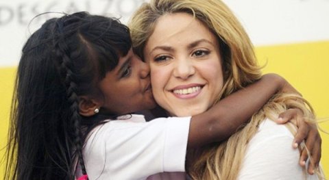 Шакира открыла 10-ю школу для детей из неполноценных семей