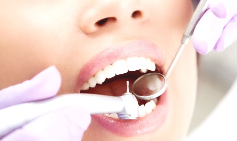 Врачи: зубы лучше не лечить перед операцией на сердце
